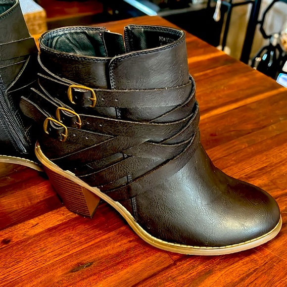 Women’s black size 9 ankle boots - Picture 2 of 6